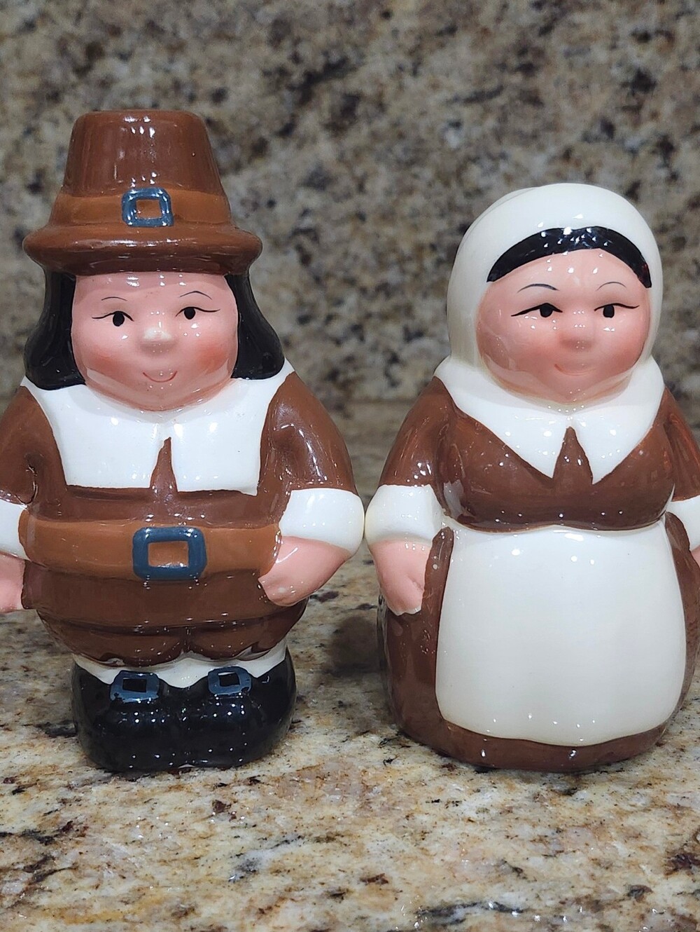 Vintage Pilgrim Salt & Pepper Shaker Set Thanksgiving Couple Figurines 2001 Fall